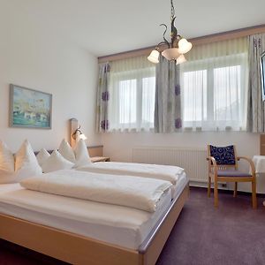 Standard Zimmer mit Kingsize-Bett
